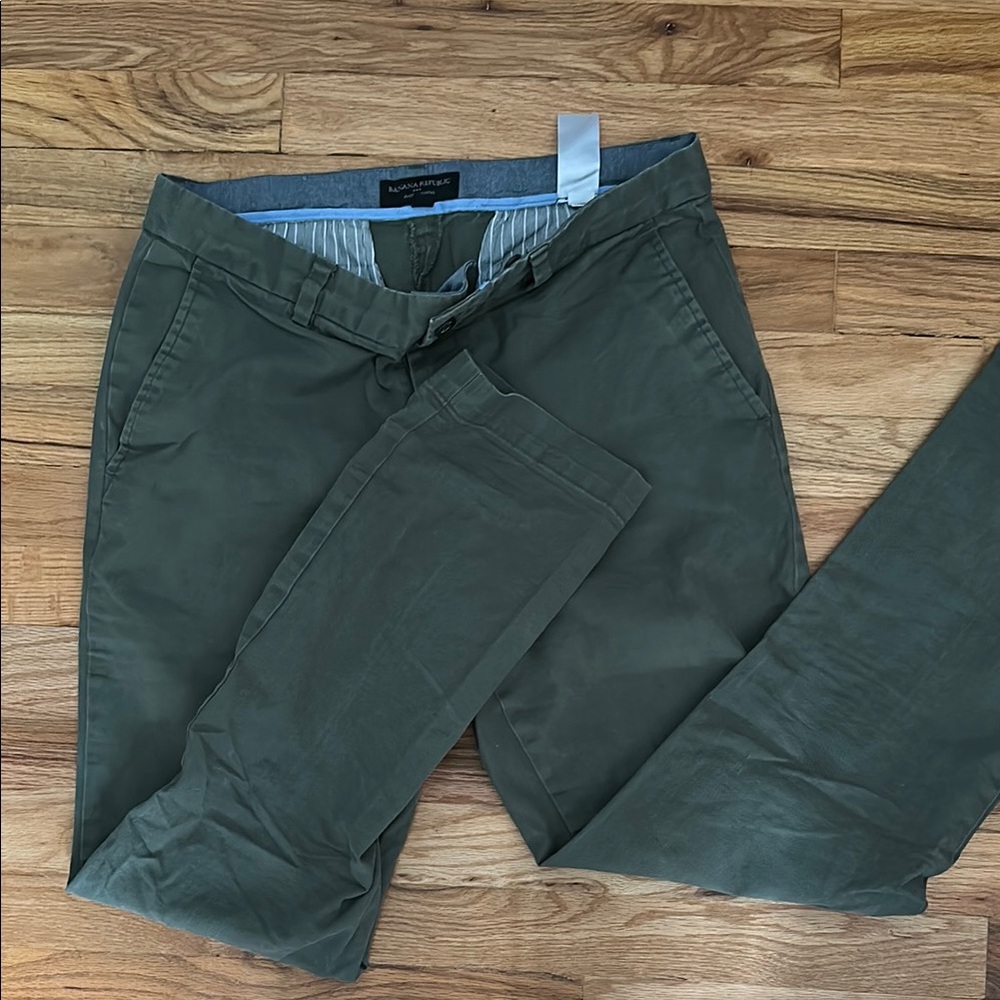 Banana Republic Men's Aiden Chino